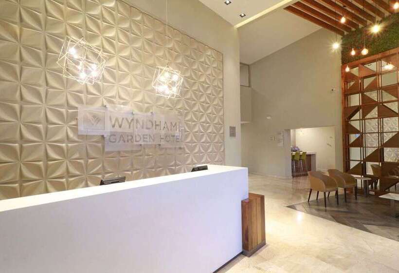 Hotel Wyndham Garden Monterrey Valle Real