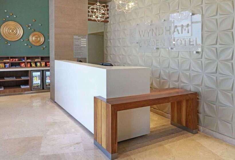 هتل Wyndham Garden Monterrey Valle Real