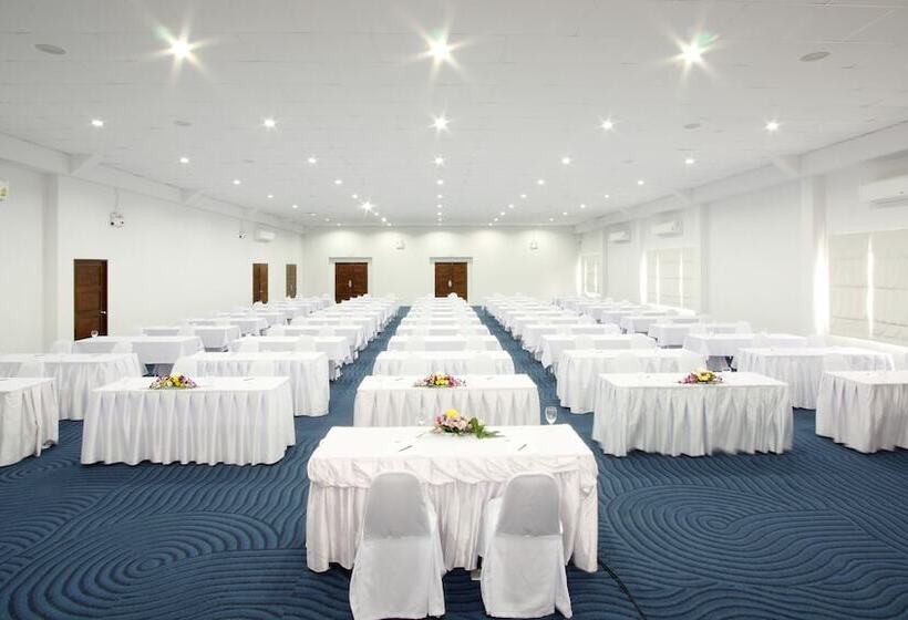 استراحتگاه Sunprime Kamala Beach
