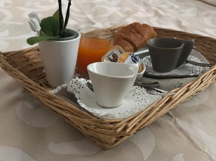 تختخواب و صبحانه Archè