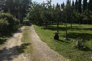 هتل Agriturismo Il Trebbio