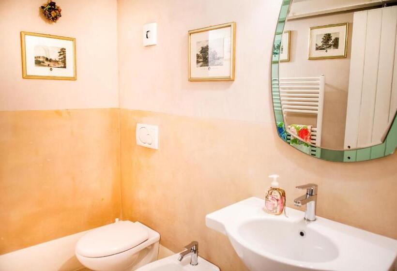 فندق ريفى Bioagriturismo Podere Montisi