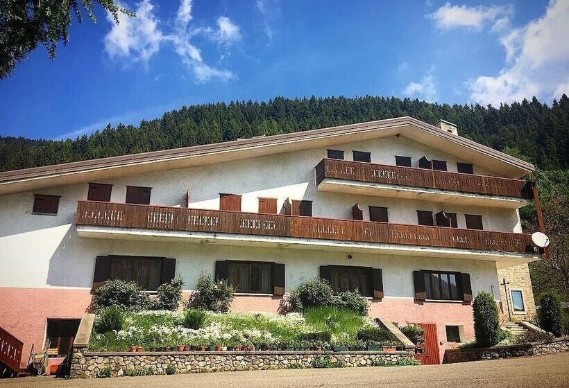 فندق Sorgente Borno