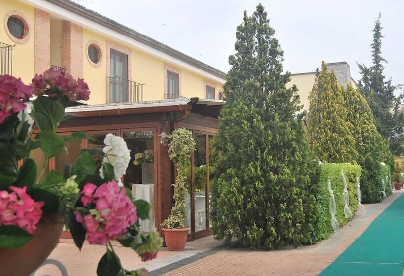 هتل روستایی Agriturismo Borgo Santa Rosa