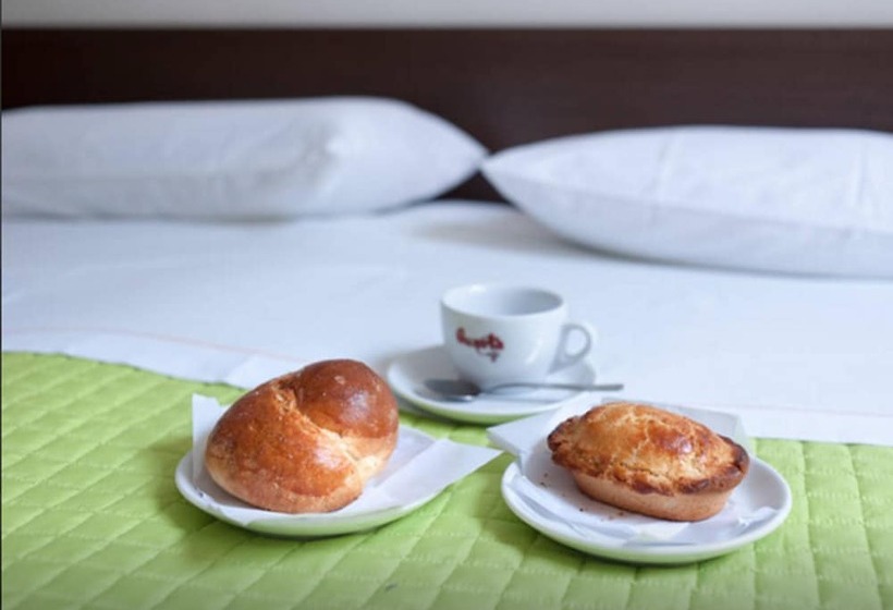 تختخواب و صبحانه Cream & Caramel Bed