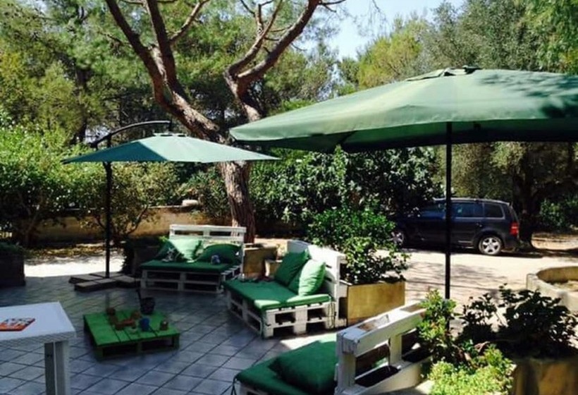 تختخواب و صبحانه Villa Dei Pini