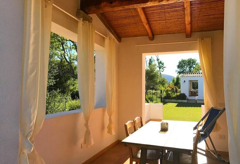 هتل روستایی Agriturismo Li Scopi