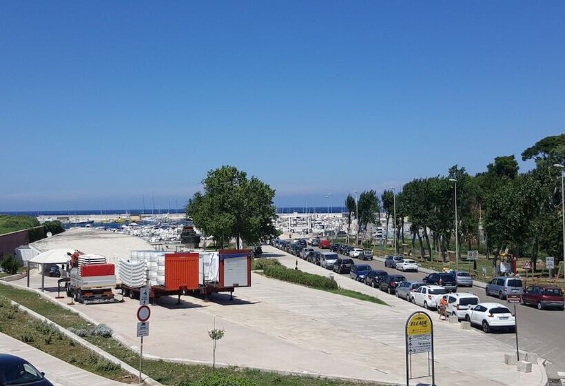 تختخواب و صبحانه La Terrazza Sul Mare