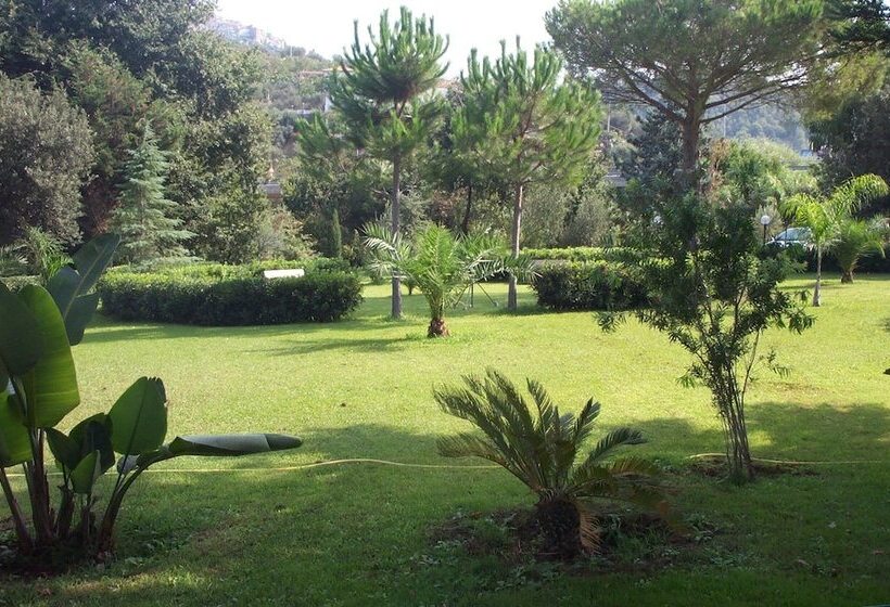 مسافرخانه Villa Passarelli