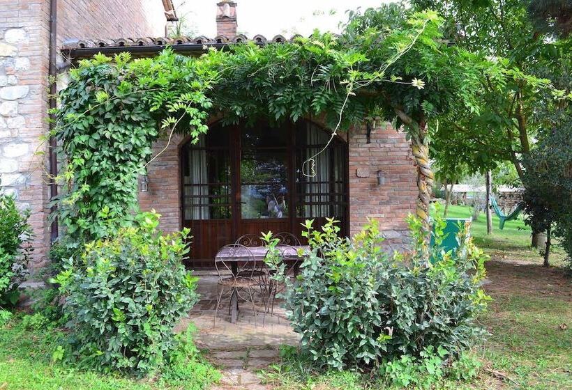 فندق ريفى Agriturismo Borgo Santa Maria