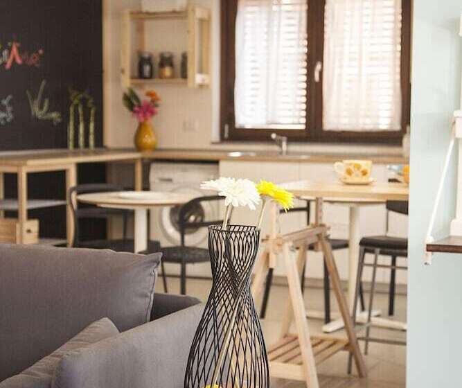 تختخواب و صبحانه Etnamuri