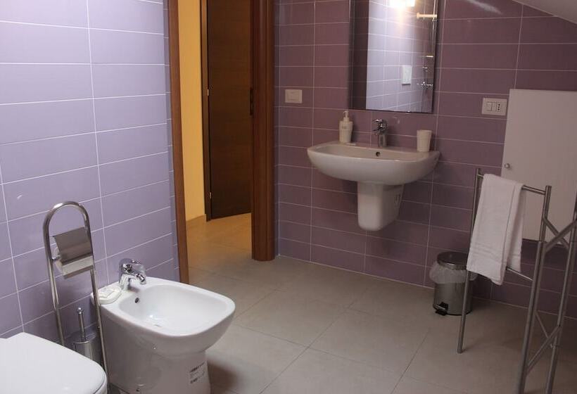 تختخواب و صبحانه Etnamuri