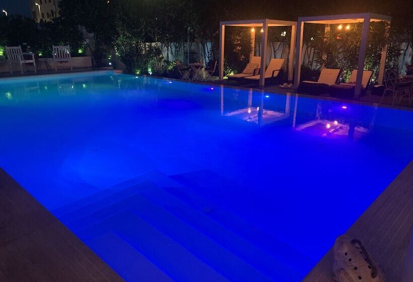 تختخواب و صبحانه White House Luxury Hospitality