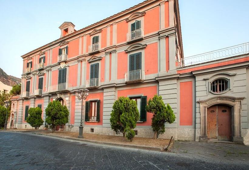 مسافرخانه Palazzo Caracciolo