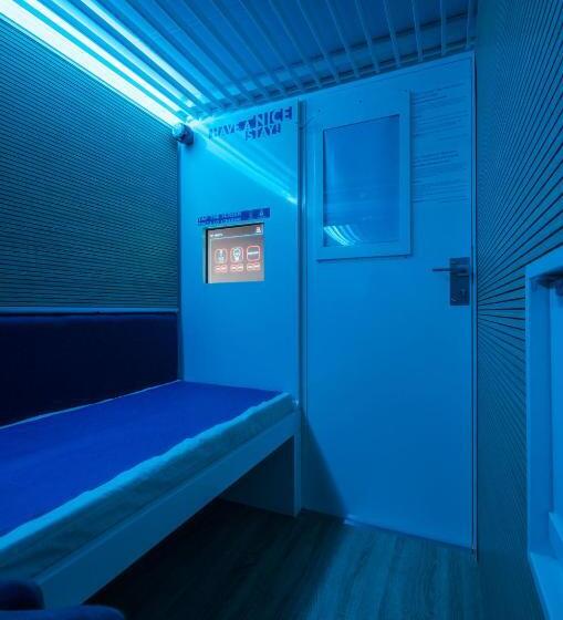 هتل Resting Pods Zzzleepandgo Bgy Airport