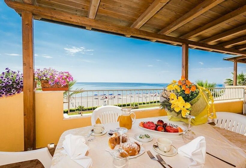 اقامتگاه Villaggio Punta Alice Srl