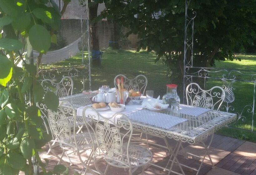 تختخواب و صبحانه Fiori Di Maggio