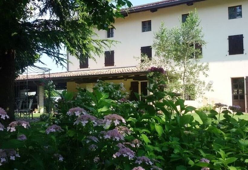تختخواب و صبحانه Fiori Di Maggio