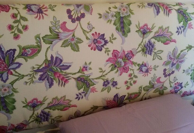 تختخواب و صبحانه Fiori Di Maggio