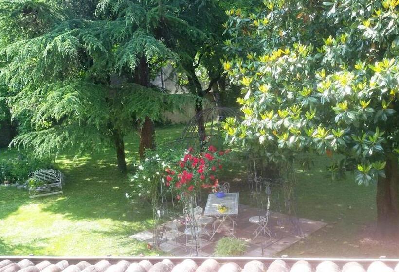 تختخواب و صبحانه Fiori Di Maggio