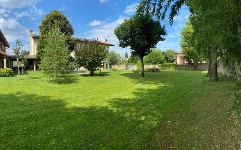 تختخواب و صبحانه Fiori Di Maggio