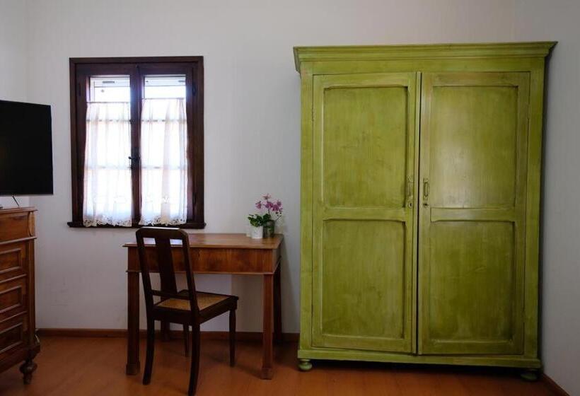 تختخواب و صبحانه Fiori Di Maggio