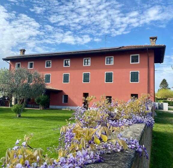 تختخواب و صبحانه Fiori Di Maggio
