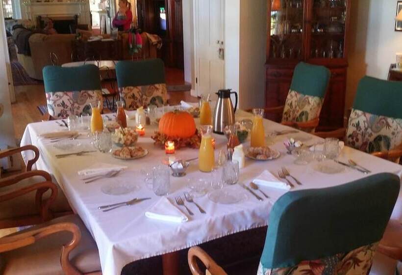 مبيت وإفطار Maple Springs Lake Side Inn