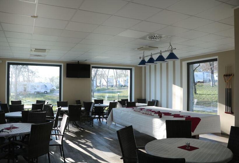 בית מלון כפרי Lazy Bee Camping Village