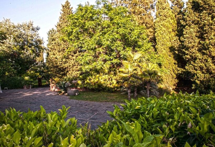 پانسیون Etna Botanic Garden