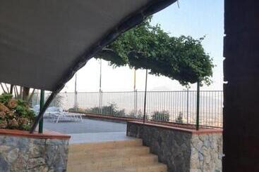Villa Mola Bed And Breakfast