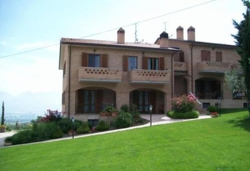 تختخواب و صبحانه La Collina Del Sagrantino