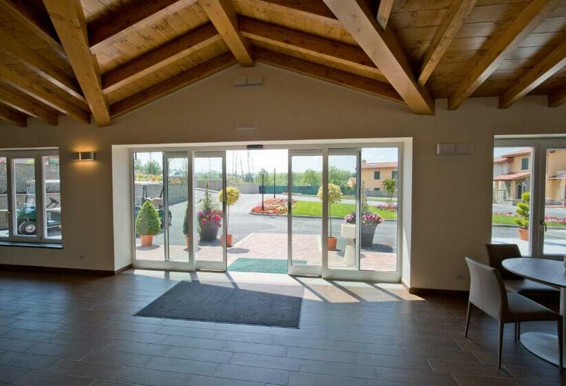 여관 Villa Carolina Resort