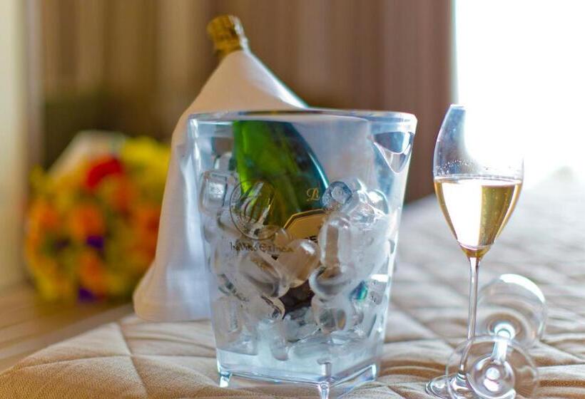 여관 Villa Carolina Resort