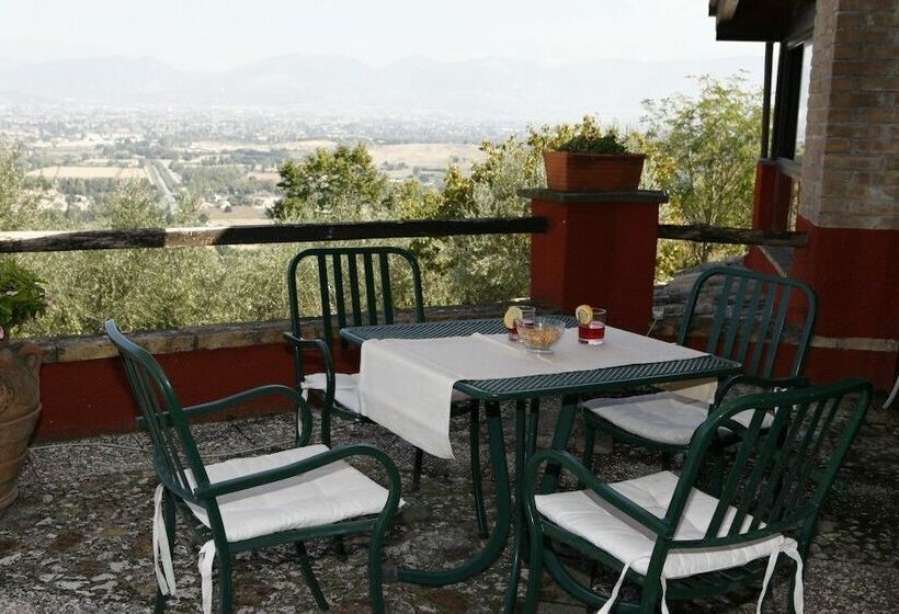 هتل Il Poggio Dei Pettirossi