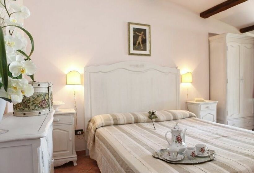 هتل Il Poggio Dei Pettirossi