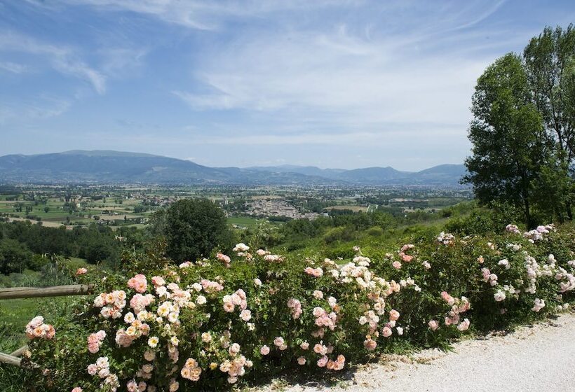 هتل Il Poggio Dei Pettirossi