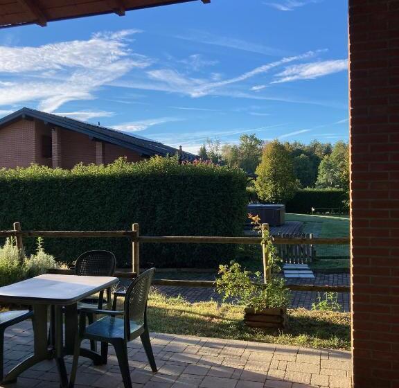 乡村酒店  Agriturismo Altana Del Motto Rosso