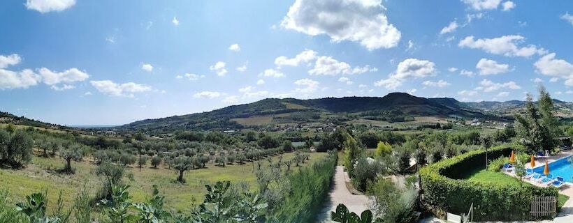 استراحتگاه Il Girasole Country Village