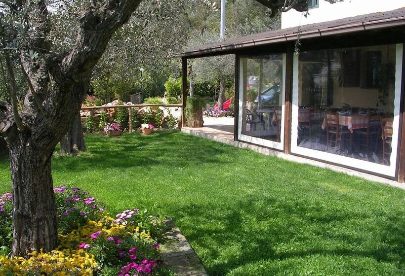 استراحتگاه Il Girasole Country Village