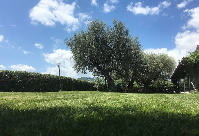 استراحتگاه Il Girasole Country Village