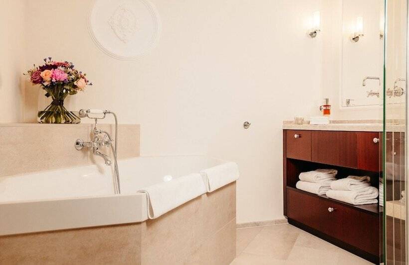 Grand Hotel Karel V