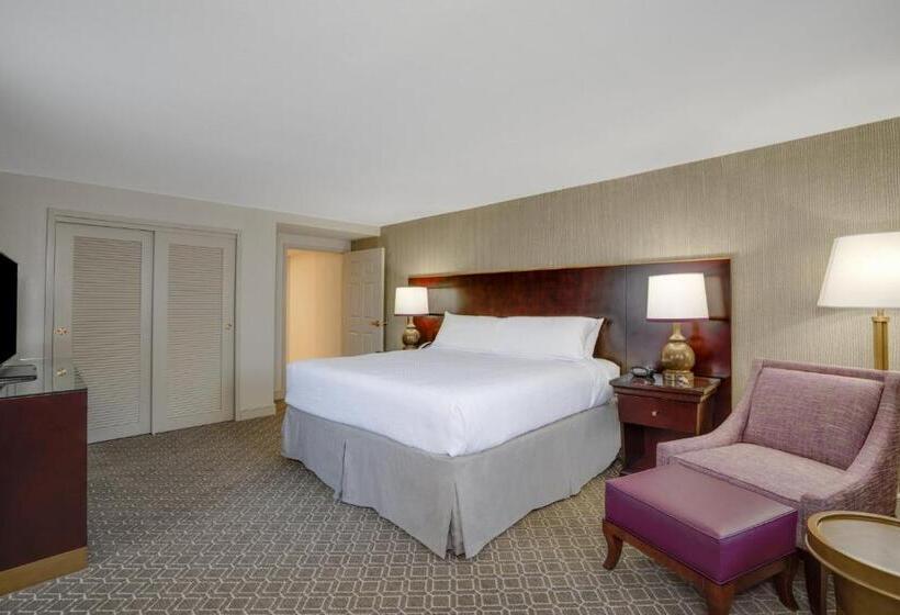 هتل Astor Crowne Plaza  Corner Of Bourbon Street