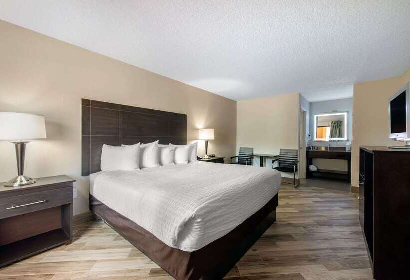 هتل Clarion Inn & Suites Kissimmeelake Buena Vista South