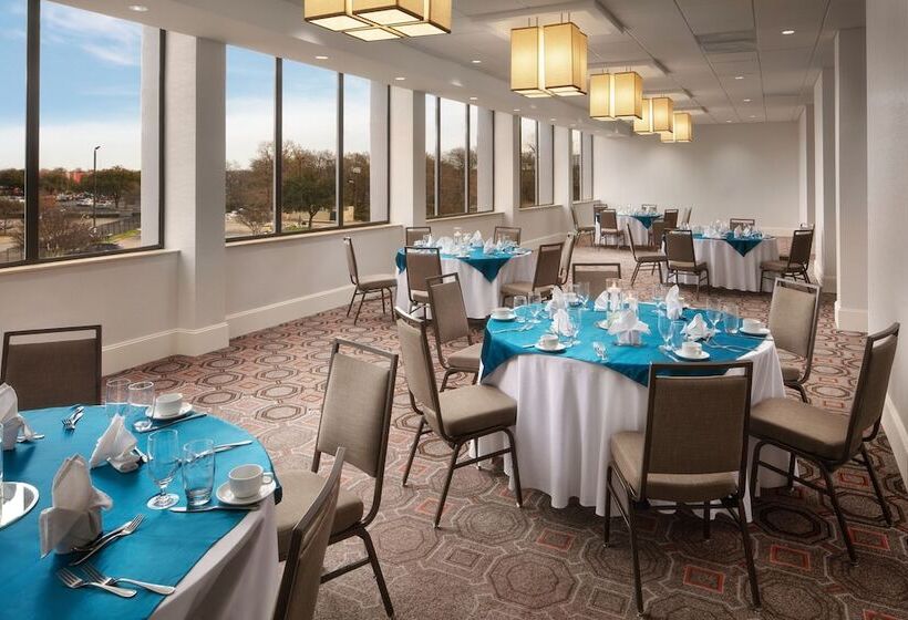 هتل Crowne Plaza Dallas Love Field   Med Area, An Ihg