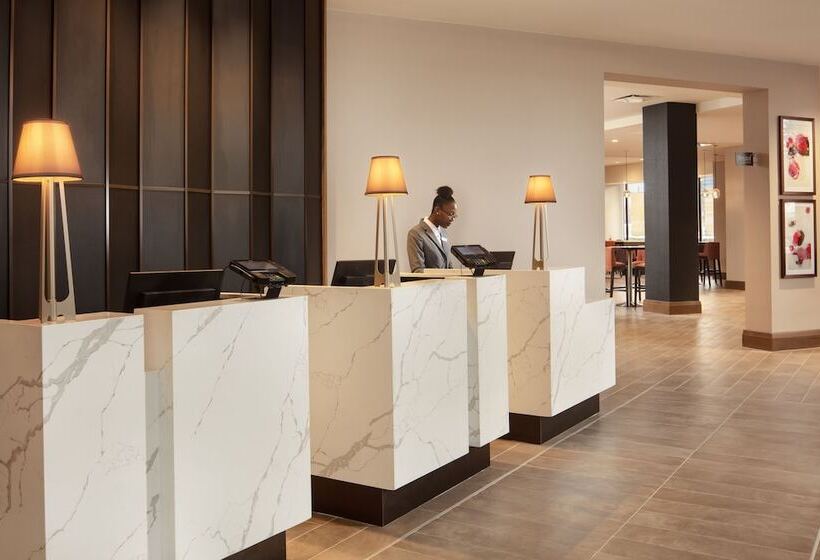 هتل Crowne Plaza Dallas Market Center, An Ihg