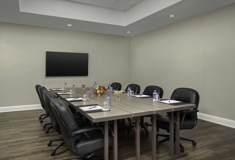 هتل Doubletree By Hilton Chicago O Hare Airport  Rosemont