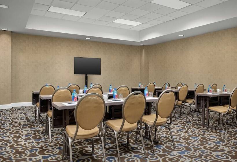 هتل Doubletree By Hilton Chicago O Hare Airport  Rosemont