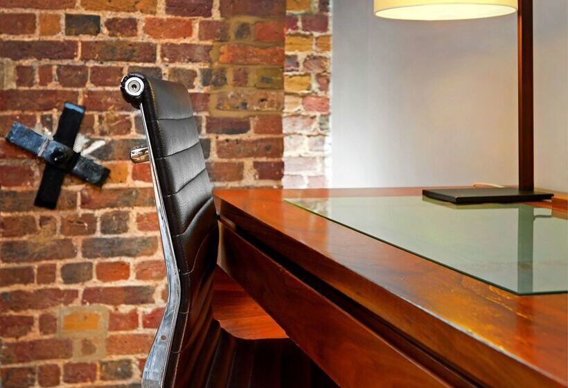 هتل Doubletree By Hilton  London  Docklands Riverside