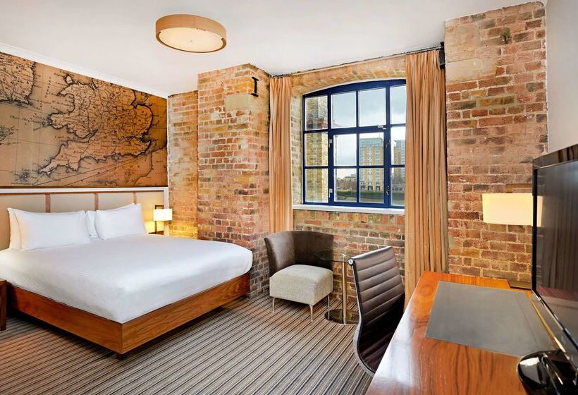 هتل Doubletree By Hilton  London  Docklands Riverside